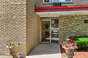 415 S Maple Ave, Oak Park, IL 60302 - Photo 2