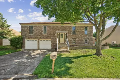 532 Iroquois Trail, Carol Stream, IL 60188 - Photo 1