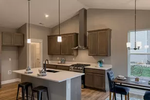162 S Llanos St, Cortland, IL 60112 - Photo 4
