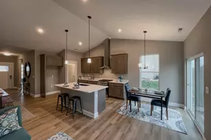 162 S Llanos St, Cortland, IL 60112 - Photo 4