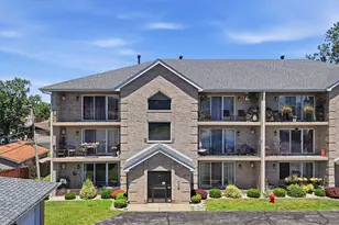 8836 Amelia Ct, Justice, IL 60458 - Photo 2