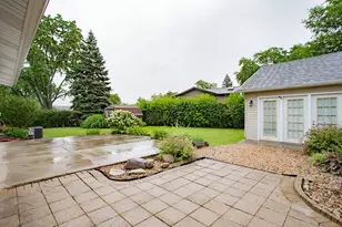 525 Briarcliff Ln, Hoffman Estates, IL 60169 - Photo 28