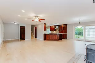 525 Briarcliff Ln, Hoffman Estates, IL 60169 - Photo 6