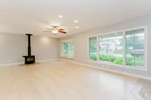 525 Briarcliff Ln, Hoffman Estates, IL 60169 - Photo 4