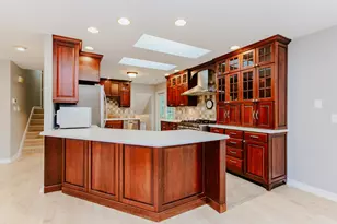 525 Briarcliff Ln, Hoffman Estates, IL 60169 - Photo 10
