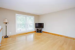 1920 Crescent Ln, Hoffman Estates, IL 60169 - Photo 6