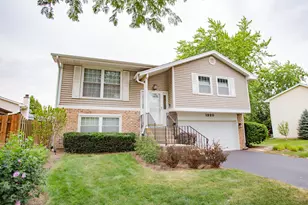 1920 Crescent Ln, Hoffman Estates, IL 60169 - Photo 2