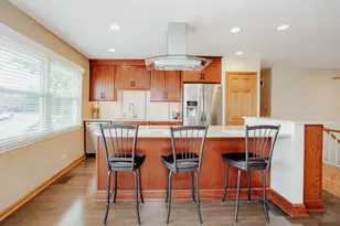 1920 Crescent Ln, Hoffman Estates, IL 60169 - Photo 10