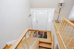 1920 Crescent Ln, Hoffman Estates, IL 60169 - Photo 4