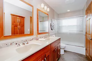 1920 Crescent Ln, Hoffman Estates, IL 60169 - Photo 16