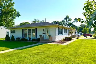 1402 Jonquil St, Centralia, IL 62801 - Photo 2