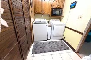 1402 Jonquil St, Centralia, IL 62801 - Photo 10