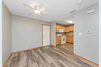 690 Lincoln Station Drive, Oswego, IL 60543 - Photo 8