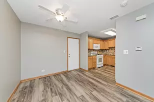 690 Lincoln Station Dr, Oswego, IL 60543 - Photo 8