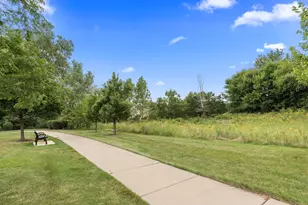 690 Lincoln Station Dr, Oswego, IL 60543 - Photo 20