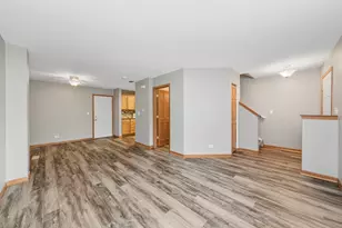 690 Lincoln Station Dr, Oswego, IL 60543 - Photo 6