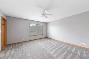 690 Lincoln Station Dr, Oswego, IL 60543 - Photo 10