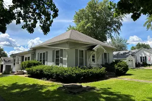 302 N Pine St, Wenona, IL 61377 - Photo 2