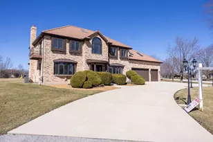 2658 E Royal Ridge Dr, Crete, IL 60417 - Photo 2