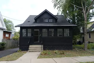 724 S 5th St, Saint Charles, IL 60174 - Photo 1