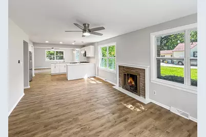 3102 Victoria Avenue, McHenry, IL 60050 - Photo 2