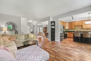 1102 Iron Horse Ct, Elgin, IL 60124 - Photo 8
