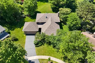 1549 Snowberry Ct, Downers Grove, IL 60515 - Photo 2