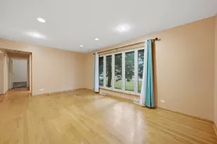 5425 W 83rd Pl, Burbank, IL 60459 - Photo 2