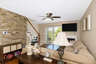 470 Nicole Dr, Bartlett, IL 60103 - Photo 2