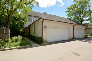 4270 Linden Tree Ln, Glenview, IL 60026 - Photo 2