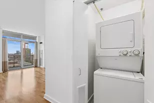 330 W Grand Ave, Chicago, IL 60654 - Photo 12