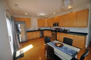 718 N Willard Ct, Chicago, IL 60642 - Photo 2