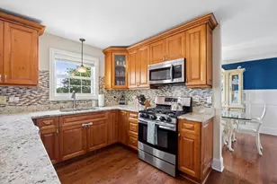 131 Wedgeport Cir, Romeoville, IL 60446 - Photo 4