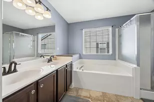 131 Wedgeport Cir, Romeoville, IL 60446 - Photo 18
