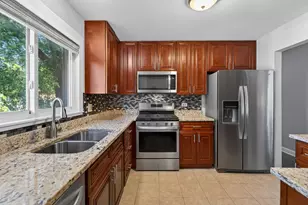 802 Prairie Ave, Bartlett, IL 60103 - Photo 6