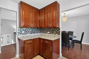 802 Prairie Ave, Bartlett, IL 60103 - Photo 8