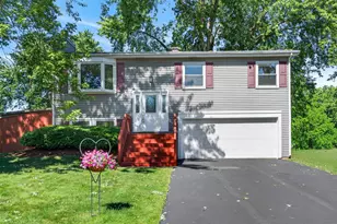 802 Prairie Ave, Bartlett, IL 60103 - Photo 1