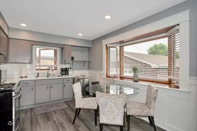 [Address not provided], Worth, IL 60482 - Photo 6