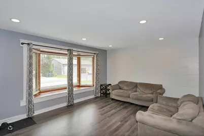 [Address not provided], Worth, IL 60482 - Photo 2
