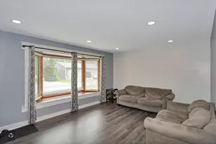 [Address not provided], Worth, IL 60482 - Photo 2
