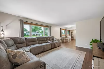 645 Morton Street, Hoffman Estates, IL 60169 - Photo 8