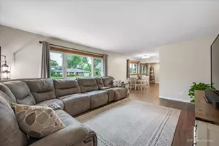645 Morton St, Hoffman Estates, IL 60169 - Photo 8
