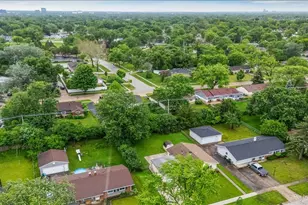 645 Morton St, Hoffman Estates, IL 60169 - Photo 2
