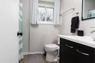 612 Silbury Ct, McHenry, IL 60050 - Photo 6