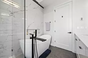 3901 S Lake Park Ave, Chicago, IL 60653 - Photo 22