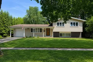 773 Kingston Ln, Crystal Lake, IL 60014 - Photo 1