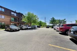 600 Cobblestone Cir, Glenview, IL 60025 - Photo 24