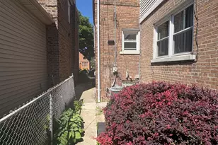 10443 S Calumet Ave, Chicago, IL 60628 - Photo 64