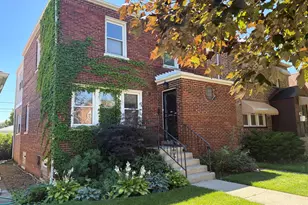 10443 S Calumet Ave, Chicago, IL 60628 - Photo 2