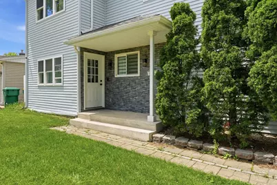 290 E Norman Lane, Wheeling, IL 60090 - Photo 2